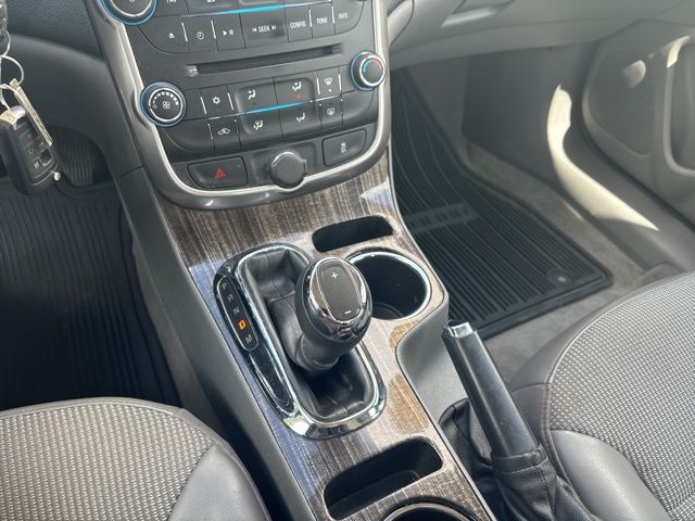 Used 2014 White Chevrolet LT image 26