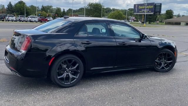 2022 Chrysler 300 Touring 8