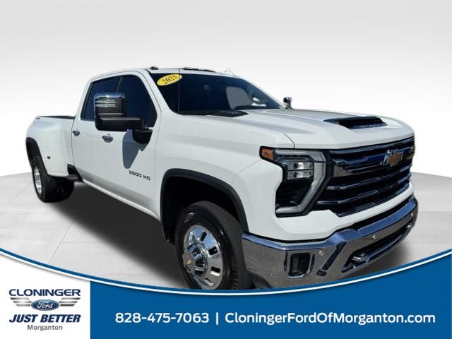Summit White 2025 Chevrolet Silverado 3500HD Pickup Truck Four-Wheel Drive Automatic