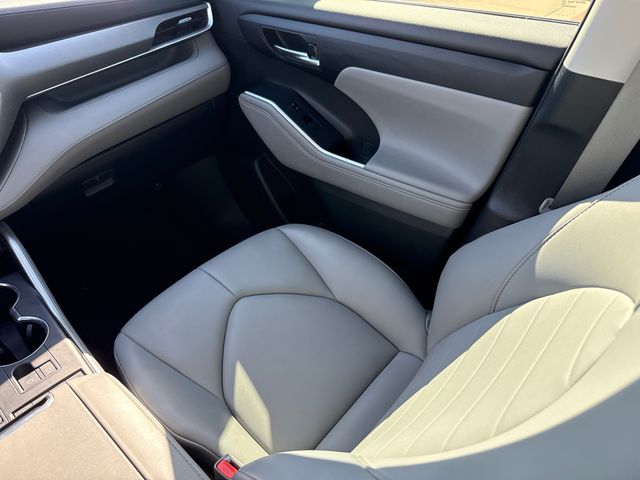 Used 2021 Toyota Highlander SUV