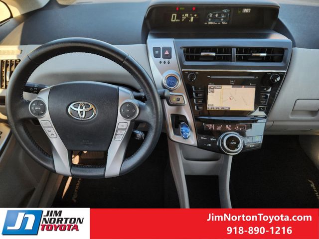 2016 Toyota Prius v Five 29