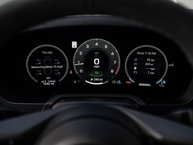 Certified Used 2025  Porsche Carrera 4 GTS image 24
