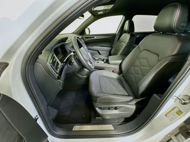 2024 Volkswagen Atlas Cross Sport 2.0T SE w/Technology photo