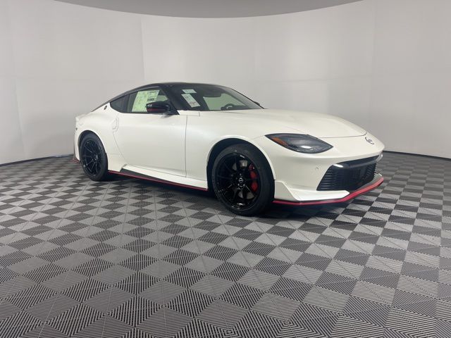 2025 Pearl White Tricoat/Super Black Nissan Z NISMO RWD Coupe