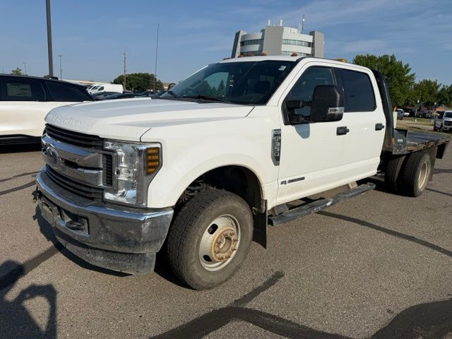 2018 Oxford White Ford Super Duty F-350 DRW XLT DRW 4X4 Chassis