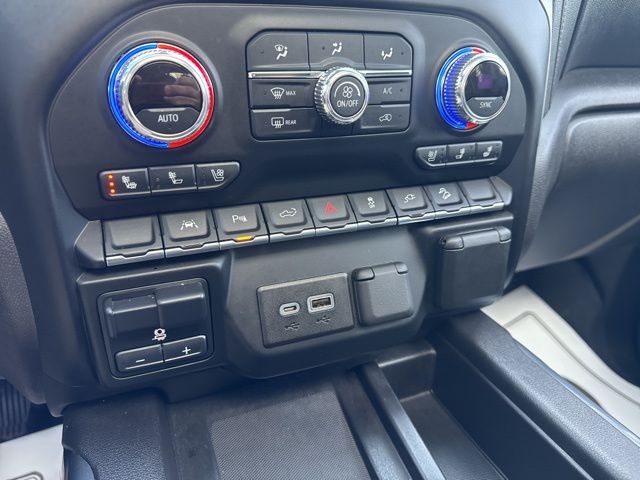 Used 2022 White GMC SLT image 21