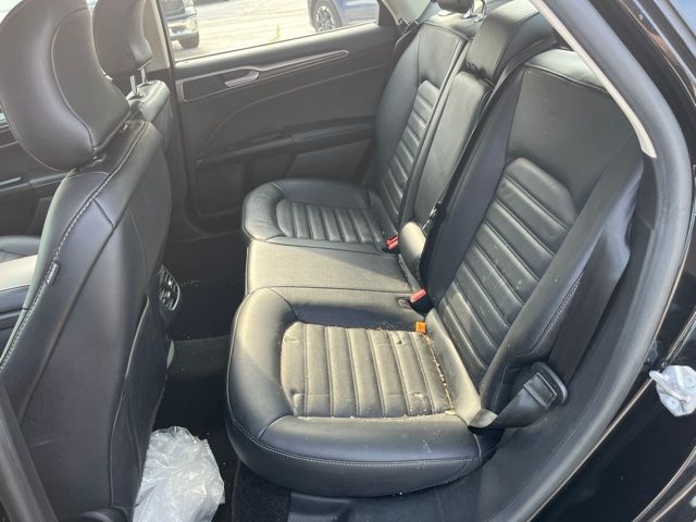 Used 2018 Shadow Black Ford SE image 13
