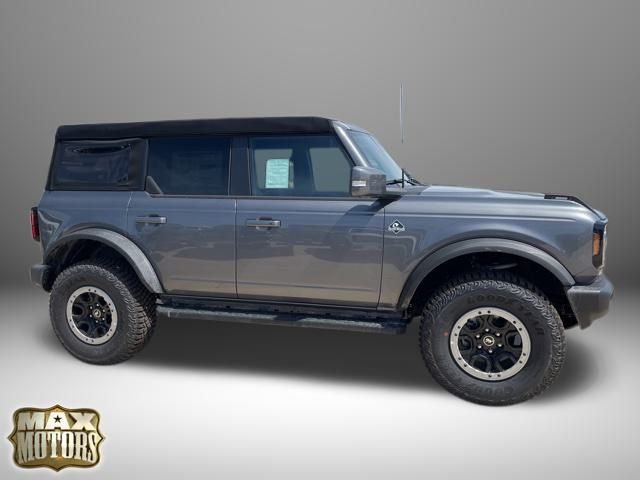 2024 Ford Bronco Outer Banks 3