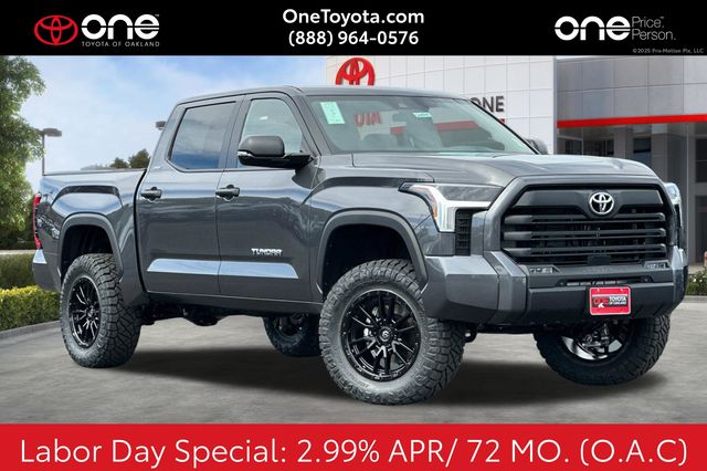 2026 Toyota Tundra Gris Camioneta Todo terreno Automática