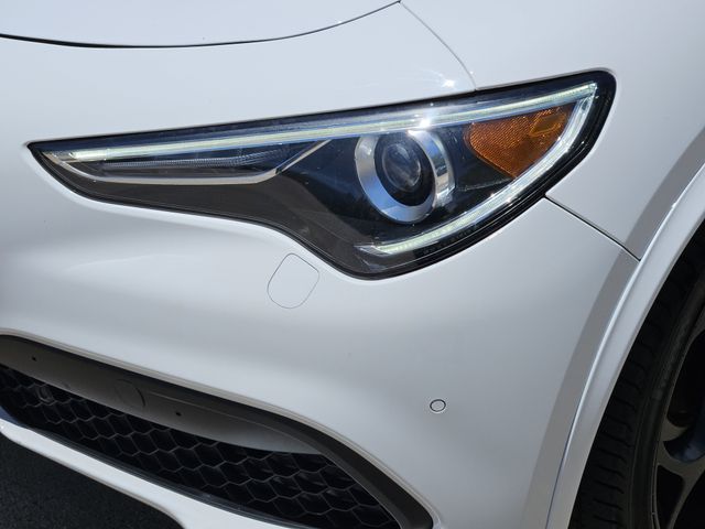 2023 Alfa Romeo Stelvio thumbnail 9