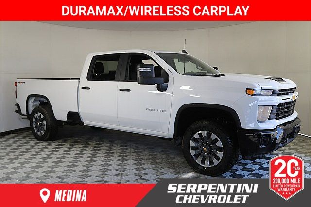 Summit White 2025 Chevrolet Silverado 2500HD Pickup Truck Four-Wheel Drive Automatic