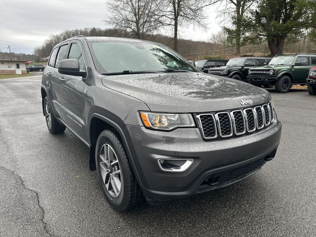 Used 2020  Jeep Laredo image 11