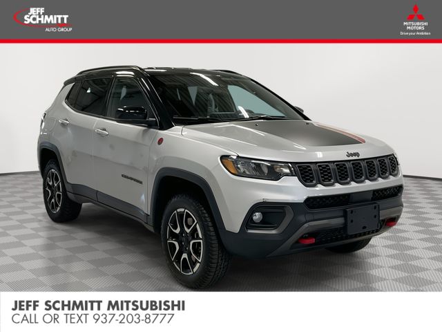 2024 Jeep Compass Plata (Silver Zynith Metallic Clearcoat) SUV/Crossover Todo terreno 8 velocidades Automática