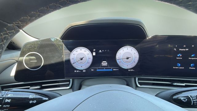 Used 2025 Gray Hyundai SEL Convenience image 15