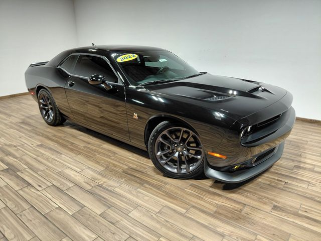Pitch Black Clearcoat 2022 Dodge Challenger R/T Scat Pack RWD Coupe Rear-Wheel Drive 8-Speed Automatic