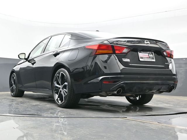 2024 Super Black Clearcoat Nissan Altima 2.0 SR FWD Sedan