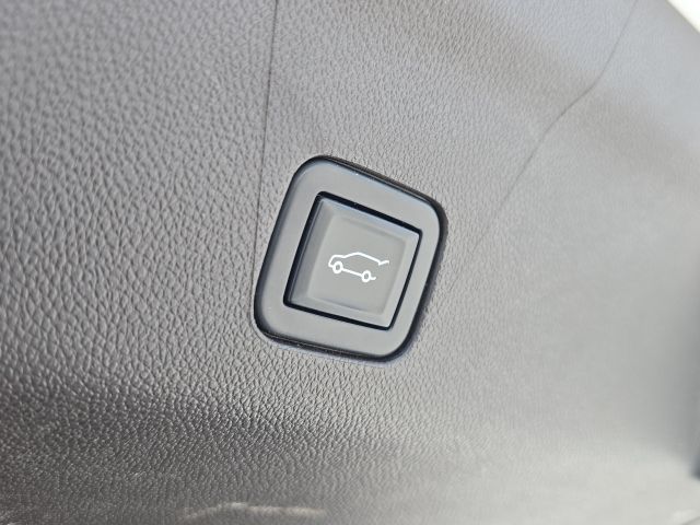 2022 Chevrolet Suburban Z71:43183B