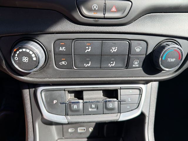 Used 2024 White GMC SLE image 21