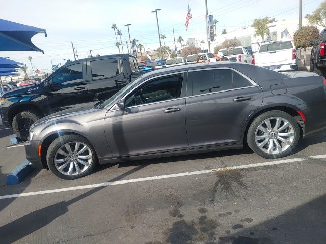 2018 Chrysler 300 Touring 8