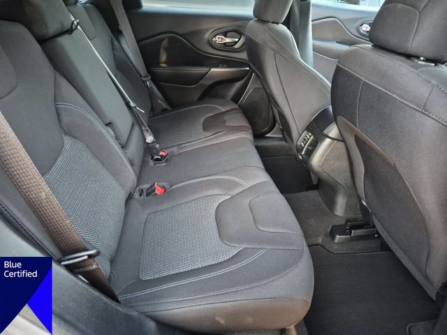 Used 2020 Silver Jeep Latitude image 31