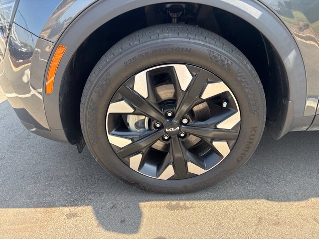 Used 2024 Gray Kia X-Line image 3