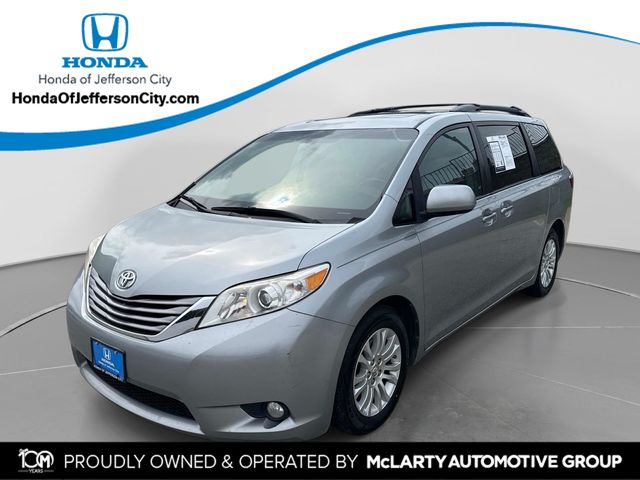 2017 Toyota Sienna XLE 7-Passenger Auto Access Seat FWD