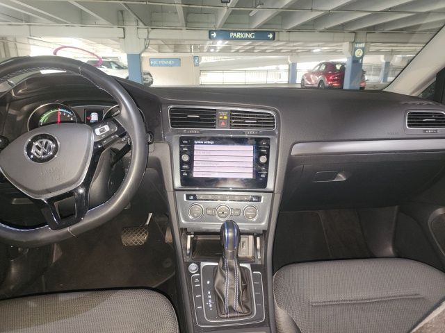 2019 Volkswagen e-Golf SE photo 26