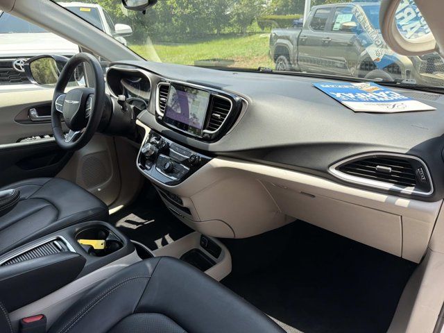 Used 2024 Chrysler Pacifica Van