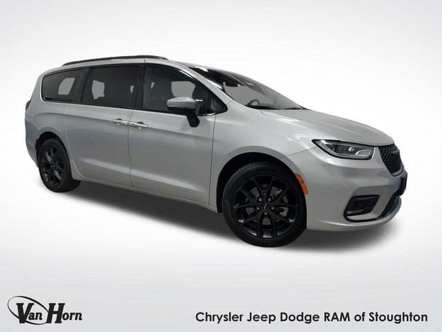 2023 Chrysler Pacifica Touring L photo