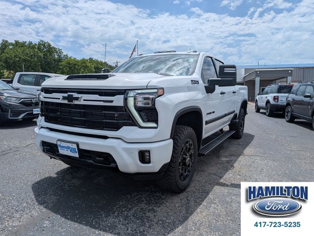 Summit White 2024 Chevrolet Silverado 2500HD Pickup Truck Four-Wheel Drive Automatic