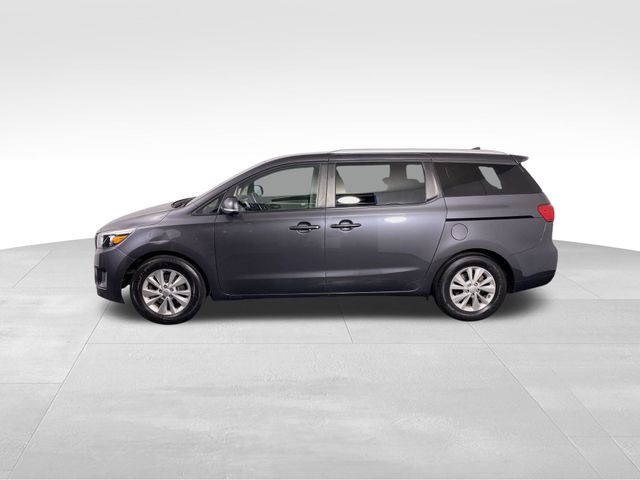 2017 Kia Sedona LX 27