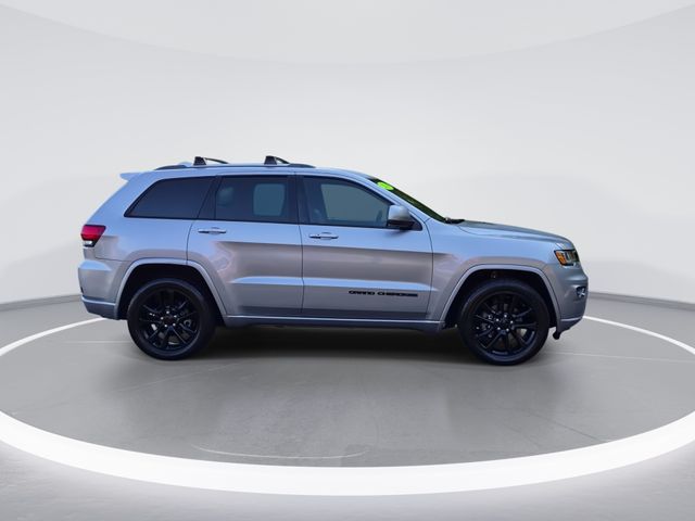 Used 2019 Silver Jeep Altitude image 9