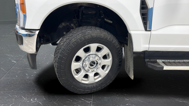 Used 2023 Oxford White Ford XLT image 31