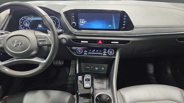 Used 2021 Phantom Black Hyundai SEL Plus image 13