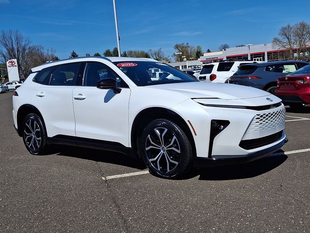 Oxygen White 2025 Toyota Crown Signia XLE AWD SUV / Crossover All-Wheel Drive Continuously Variable Transmission