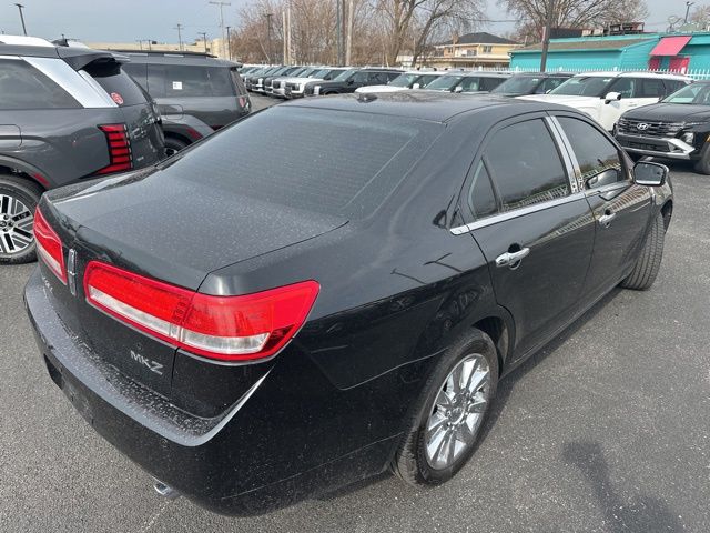 Used 2011 Black Lincoln Base image 10