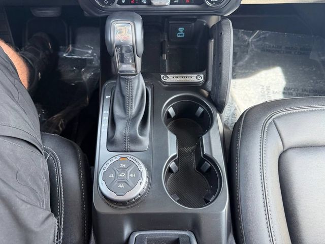 Used 2025 Gray Metallic Ford Badlands image 17