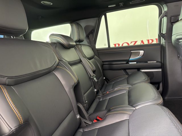 2025 Star White Metallic Tri-Coat Ford Expedition 4X4 SUV