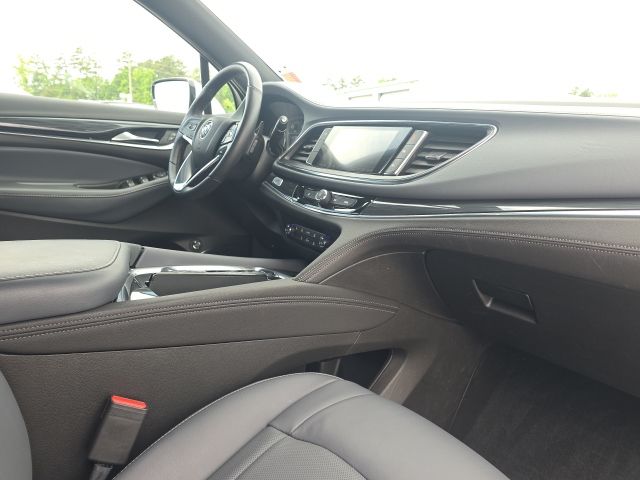 2023 Buick Enclave Essence:C02678