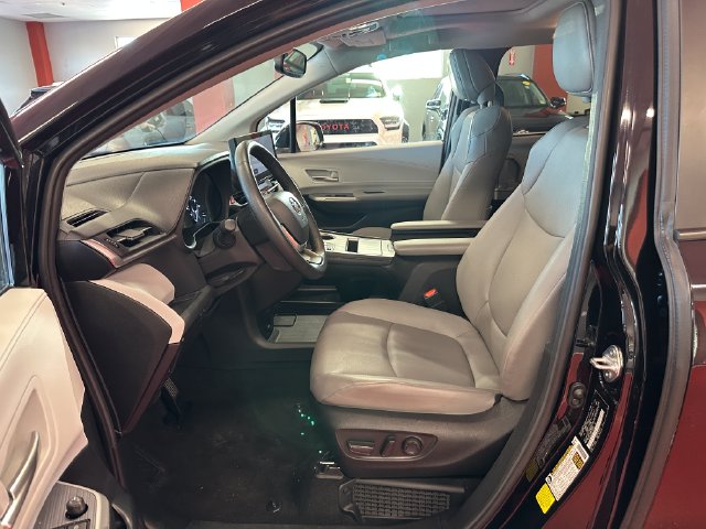 Used 2026 Toyota Sienna Van