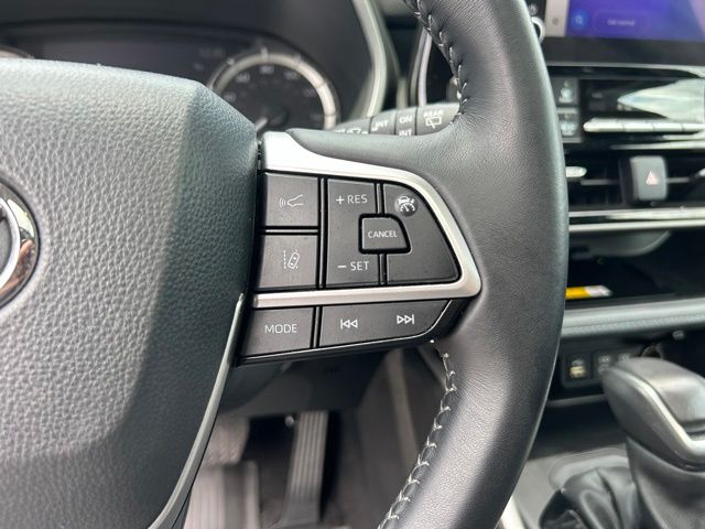 Used 2025 Toyota Highlander SUV