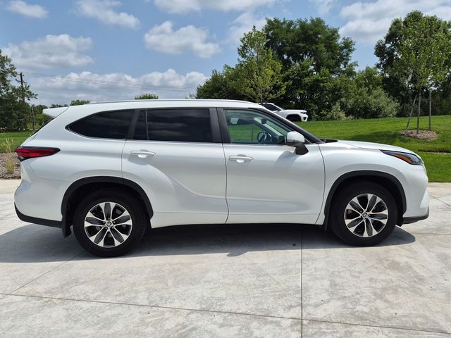 2023 Toyota Highlander - Image 6