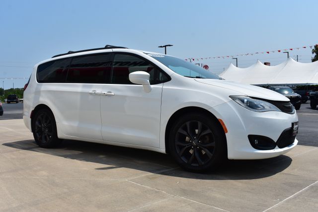 Used 2019 Chrysler Pacifica Van
