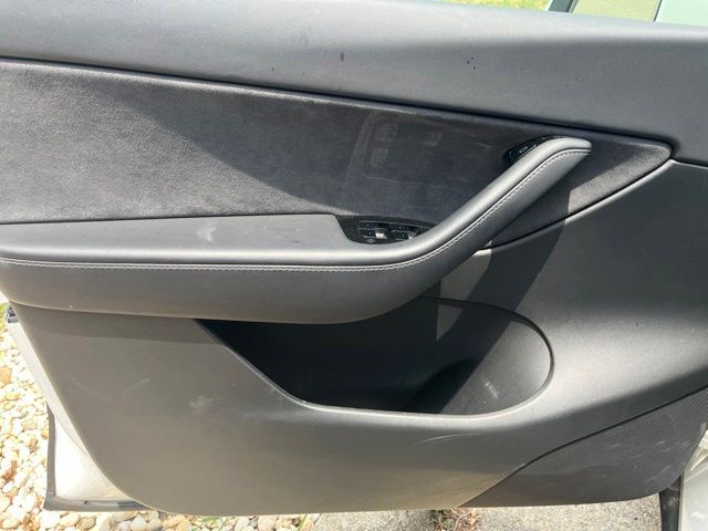 TeslaModel Y15