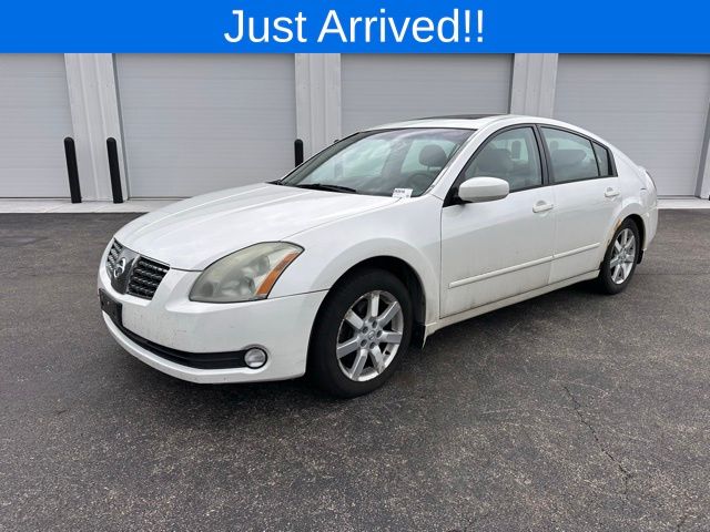 White 2005 Nissan Maxima SE Sedan Front-Wheel Drive 5-Speed Automatic