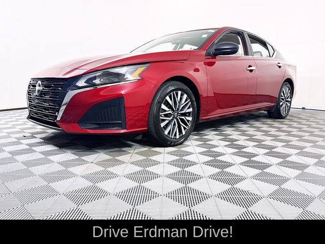 Used 2025 Nissan Altima Sedan