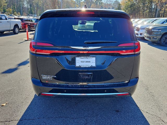 New 2026 Black Chrysler Select image 19