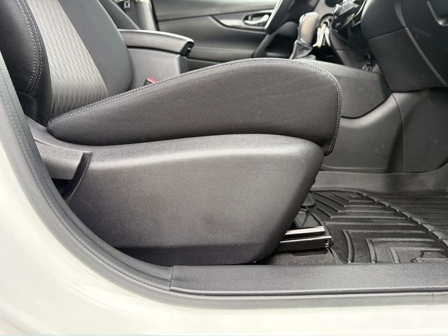 2017 Nissan Rogue - Image 29
