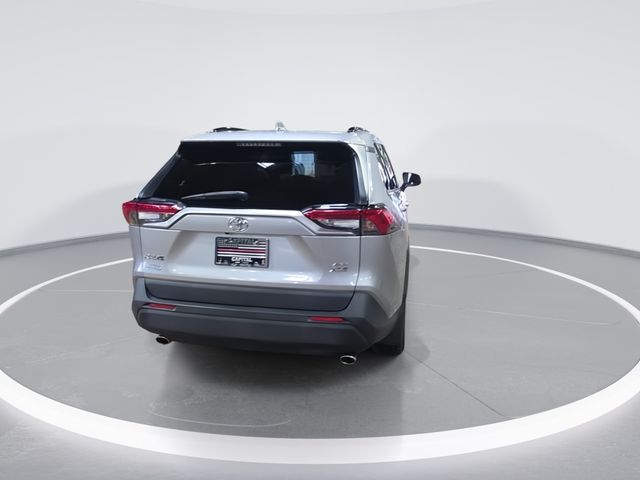 Used 2019 Silver Toyota XLE image 7