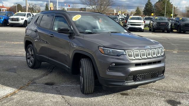 2022 Jeep Compass Latitude Lux 2